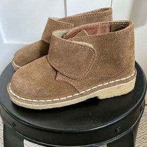 8T Tan Desert Chukka Style Suede Boots